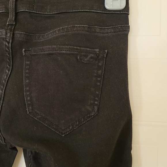 Hollister Low Rise Jean Leggings Advanced Stretch. Black. 5 Short or W27, L26. - Picture 6 of 6